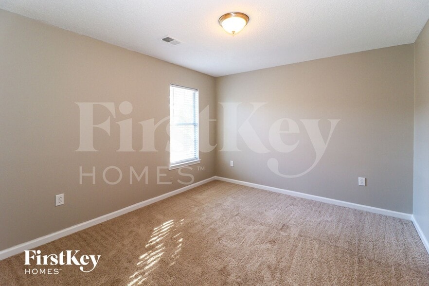 Building Photo - 9987 Woodland Birch Dr