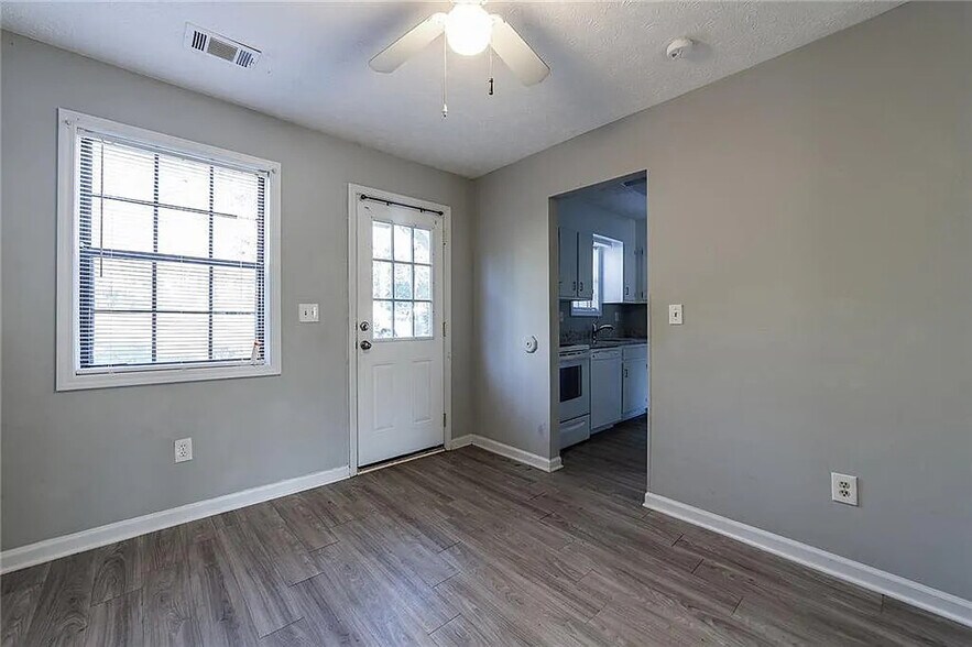 Building Photo - 732 S Candler St