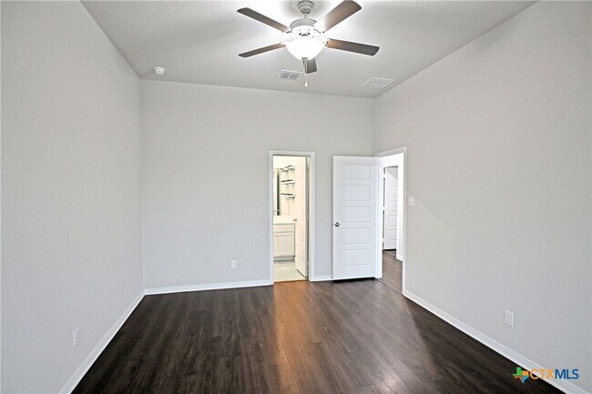 Building Photo - 2973 Greenbriar Rd