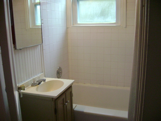 Bath With tub and shower - 319 S Randolph St