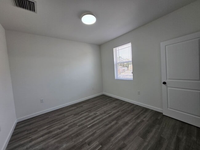 Building Photo - Eagle Trace Townhomes | 3BR/3.5BA | 2.3 Miles to UF– New Construction