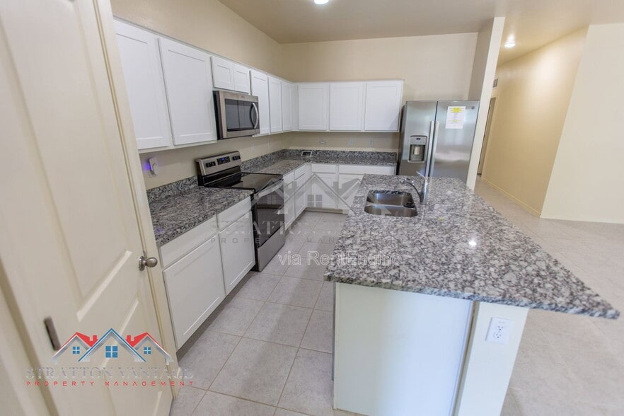 Building Photo - 5771 E Thetis Dr