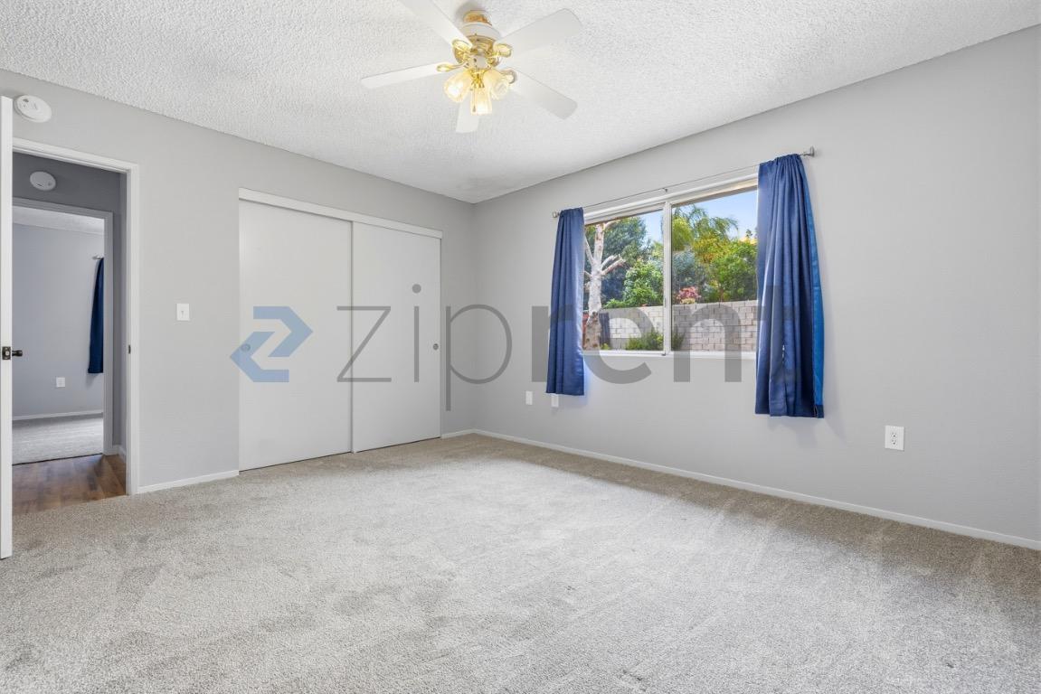 Building Photo - Unit