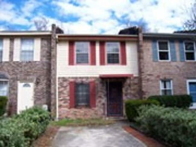 Primary Photo - Gorgeous and Spacious 3 BR 1.5 BA Townhome...