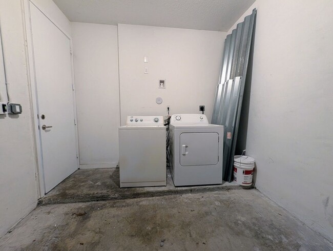 Building Photo - Gorgeous 2BR/2.5BA Townhouse in Gated Community – Lauderhill