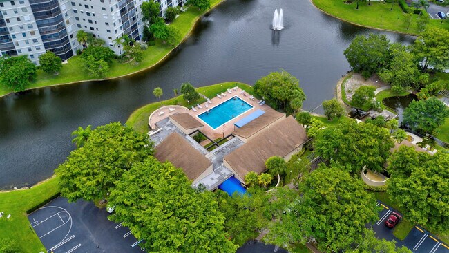 Building Photo - 2334 S Cypress Bend Dr