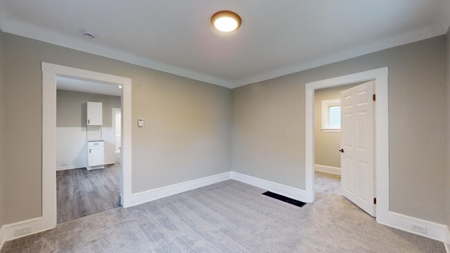 Building Photo - 1st Month Free! Renovated 3 bedroom home n...