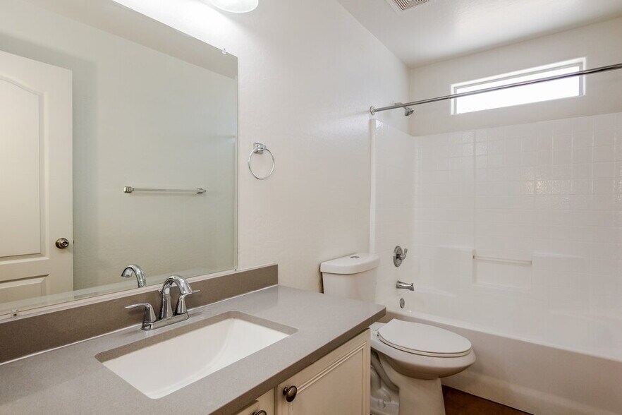 Building Photo - 111 N 65th Dr