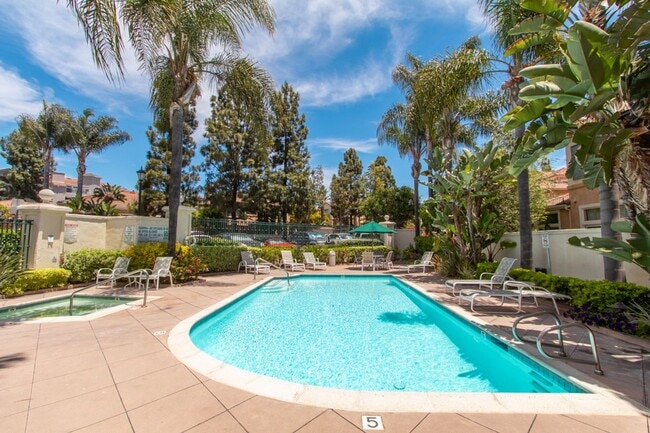 Building Photo - Spacious 3 Bed/2.5 Bath in Desirable UTC La Jolla Community of Toscana