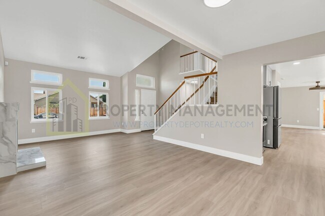 Building Photo - Completely Renovated 4-Bedroom Home with M...