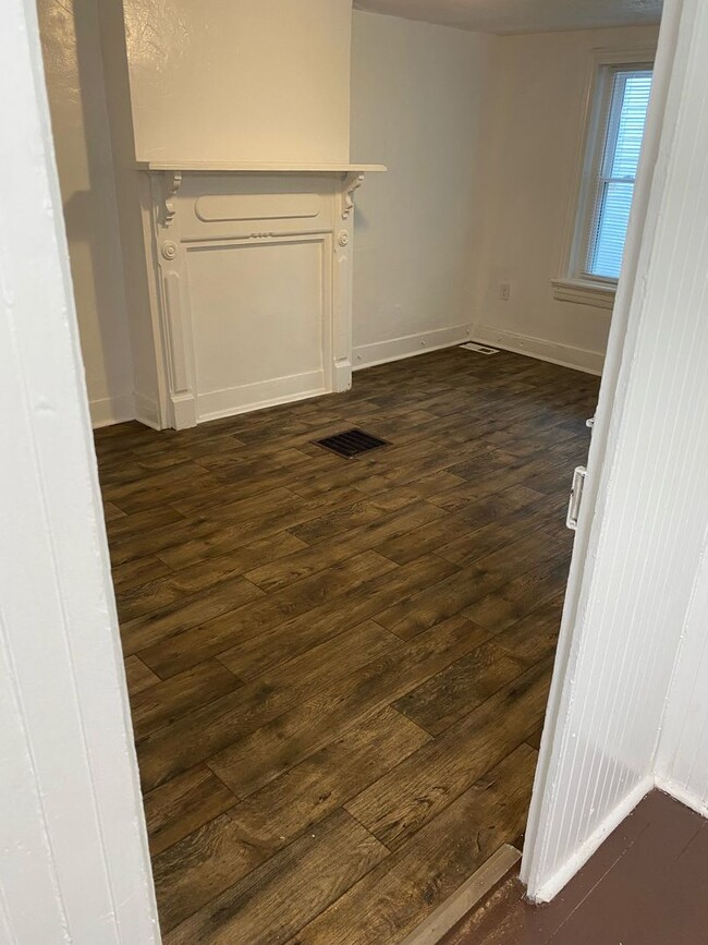 Building Photo - 2 Bedroom Duplex off of Rivermont Ave.