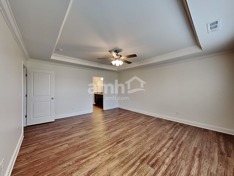 Building Photo - 1349 Lomond Dr