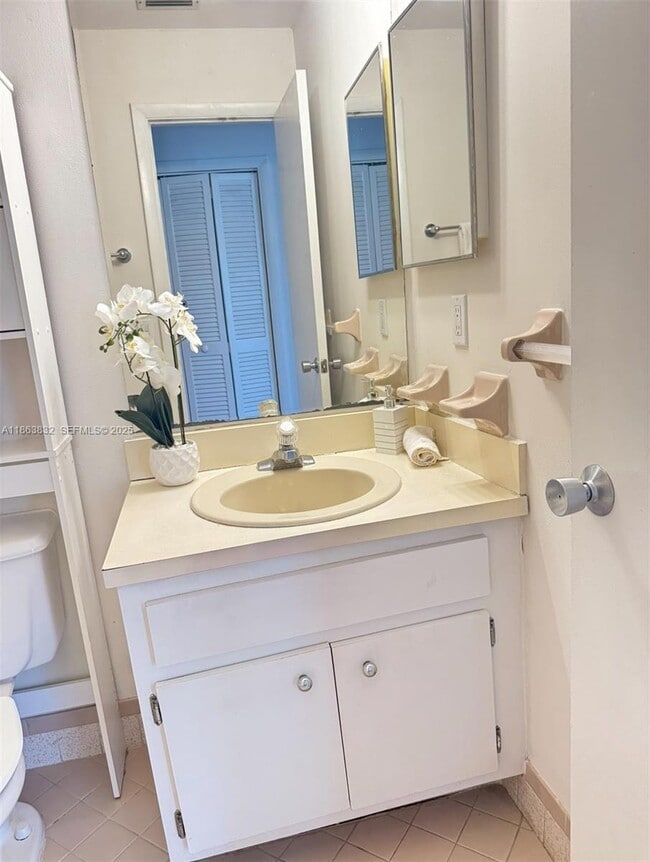 Building Photo - 1327 Riverside Cir