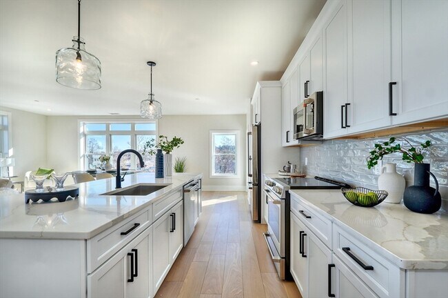 Building Photo - 62 Foundry St