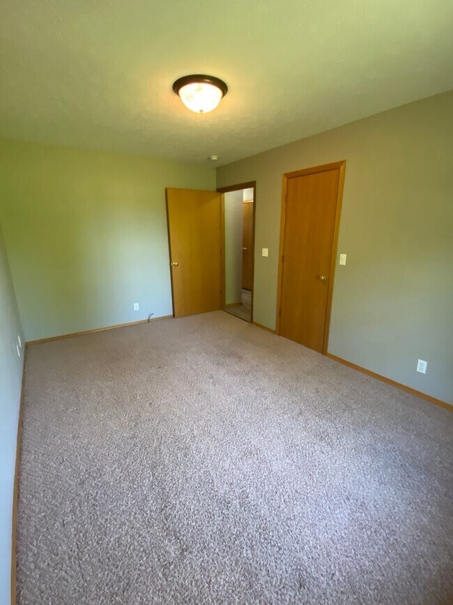Building Photo - Clifton Duplex