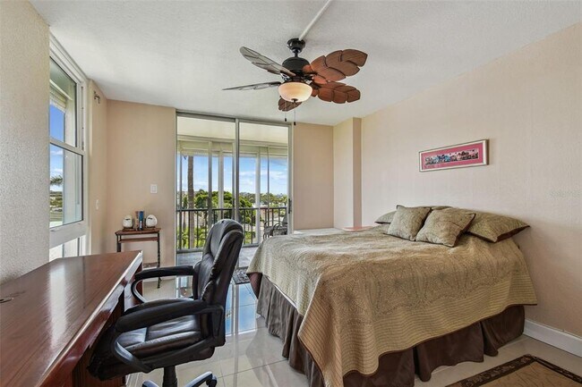Building Photo - 7400 Sun Island Dr S