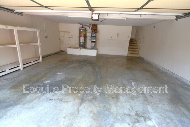 Building Photo - 564 Rosewood Ave