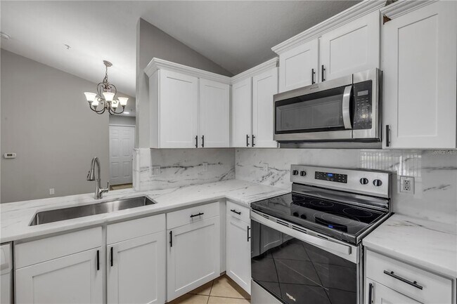 Building Photo - 940 Village Trail
