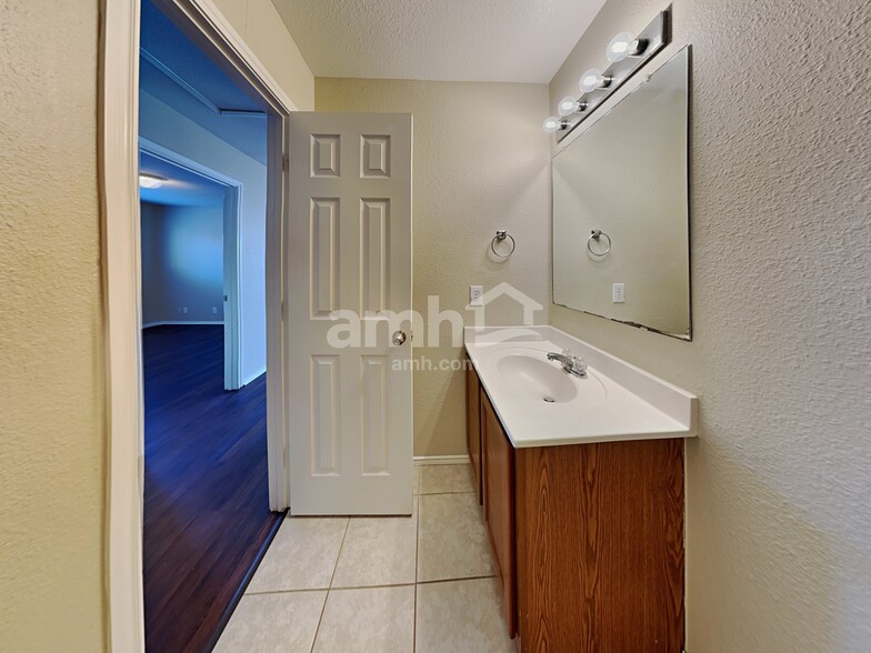 Building Photo - 8438 Silver Brush