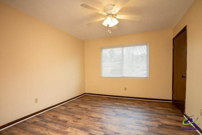 Building Photo - 420 Westcliff Cir