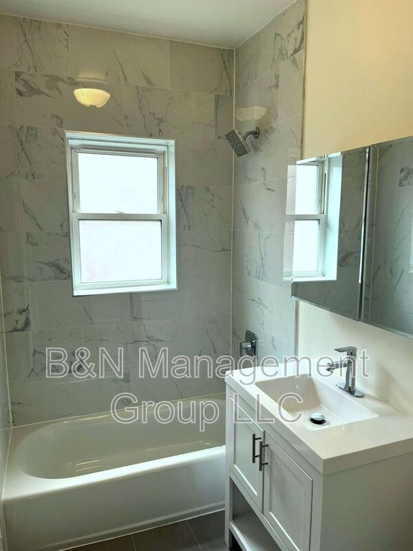 Building Photo - 1065 W Dakin St