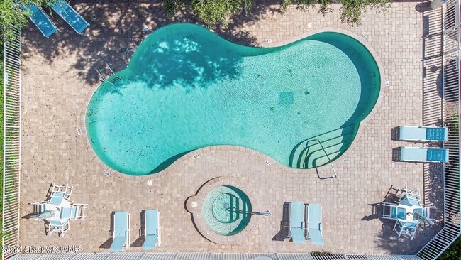 Building Photo - 8700 Ridgewood Ave