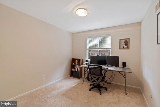 Building Photo - 156 Eaton Dr