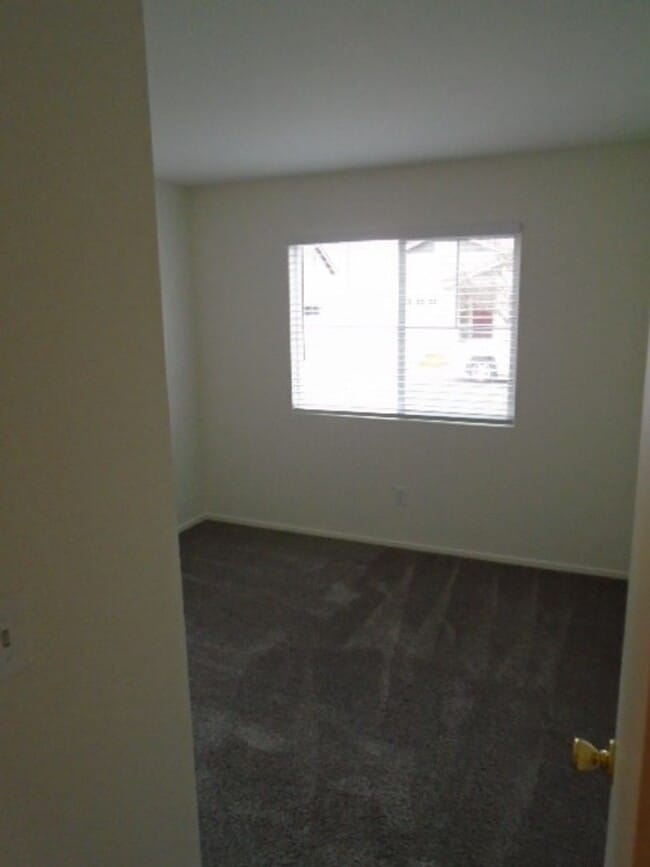 Building Photo - 2378 Roualt St
