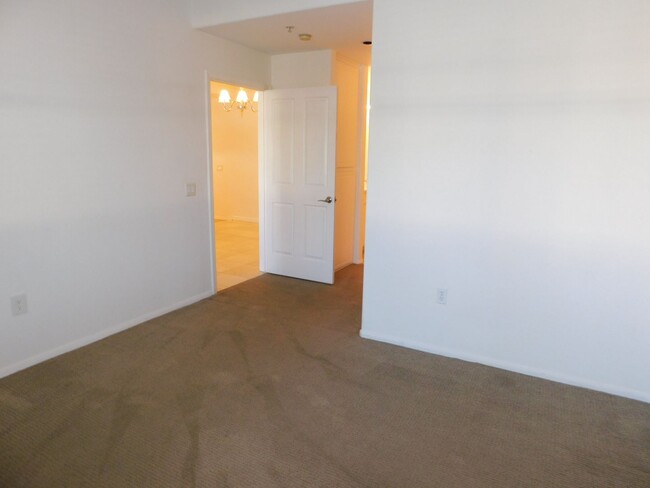 Building Photo - Downstairs Westpark Condo 1 Bedroom 1 Bath...