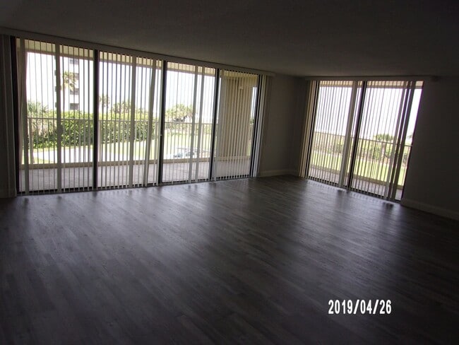 Building Photo - Oceanfront 3 BR Condo