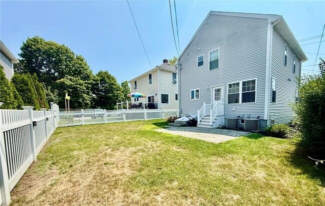 Building Photo - 52 Bedlow Ave