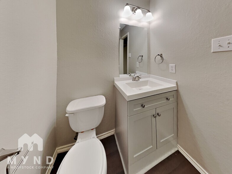 Building Photo - 8135 Villandry Ln