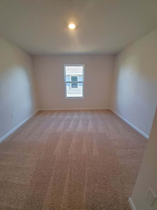 Building Photo - Newer 4 Bedroom, 2 Bath Smart Home located in the perfect location of Pensacola!