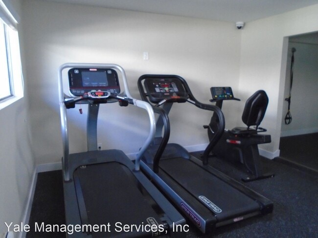 Building Photo - 18355 Collins St