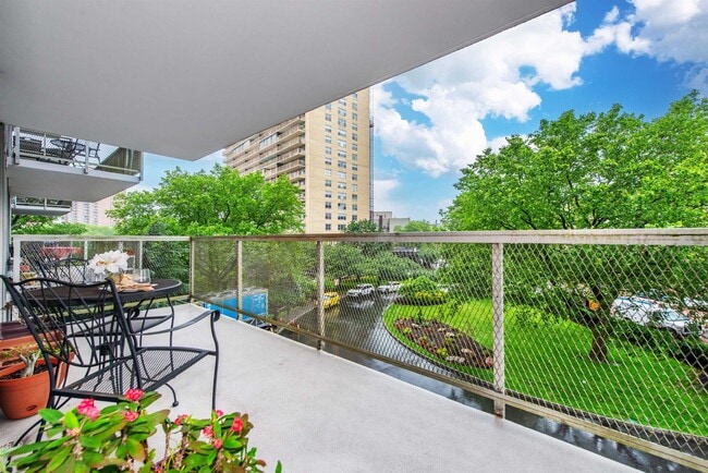 Building Photo - 6050 JFK Blvd E