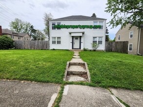 Building Photo - New Listing in Fort Wayne