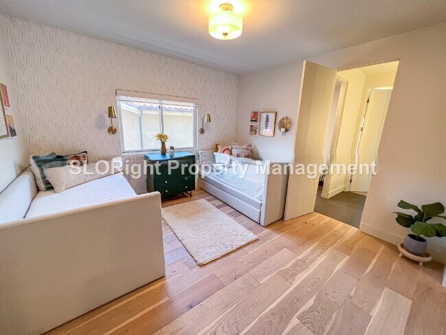 Building Photo - AVAILABLE SEPTEMBER- Fully Furnished Modern Home in San Luis Obispo - 4 Bedroom / 3 Bathroom