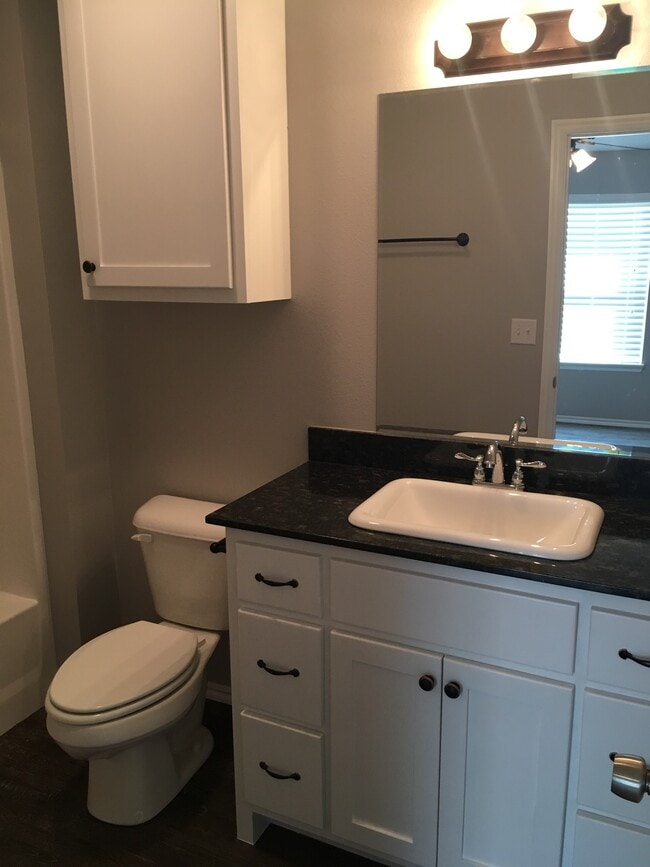 Building Photo - 102 W Speer Ave