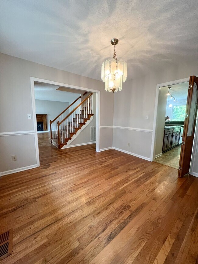 Building Photo - Gorgeous Single-Family Home! Large Deck, B...