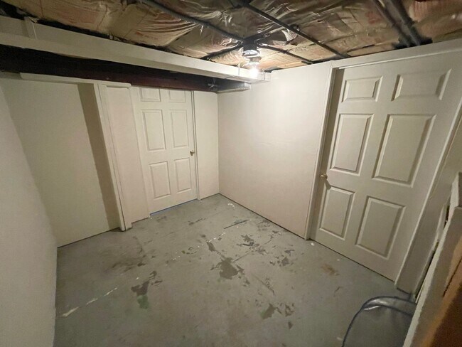 Building Photo - Spacious Boise Duplex with Outdoor Space and Basement Storage