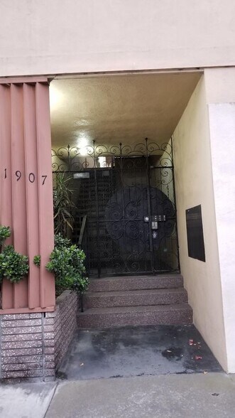 Building Photo - 1907 Greenwich St