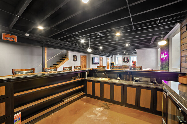 Building Photo - 2130 W Washington Blvd