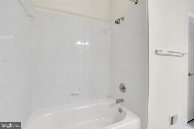 Building Photo - 2904 Oakton Crest Pl