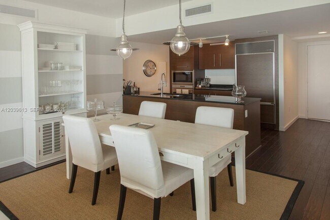 Building Photo - 465 Brickell Ave