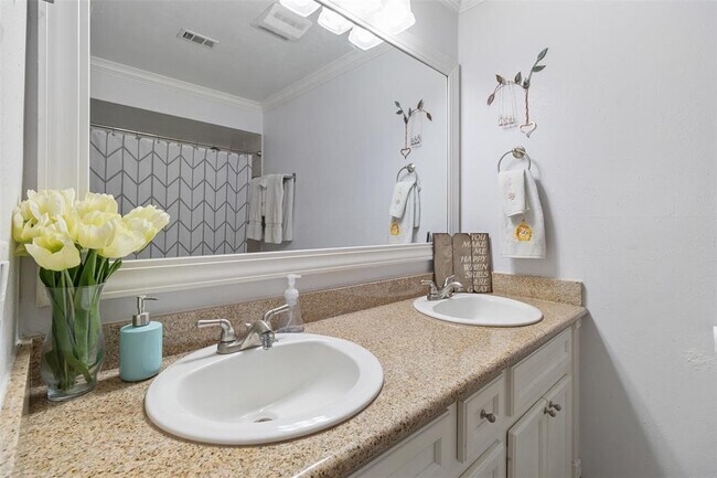 Building Photo - 5842 Silver Frst Dr