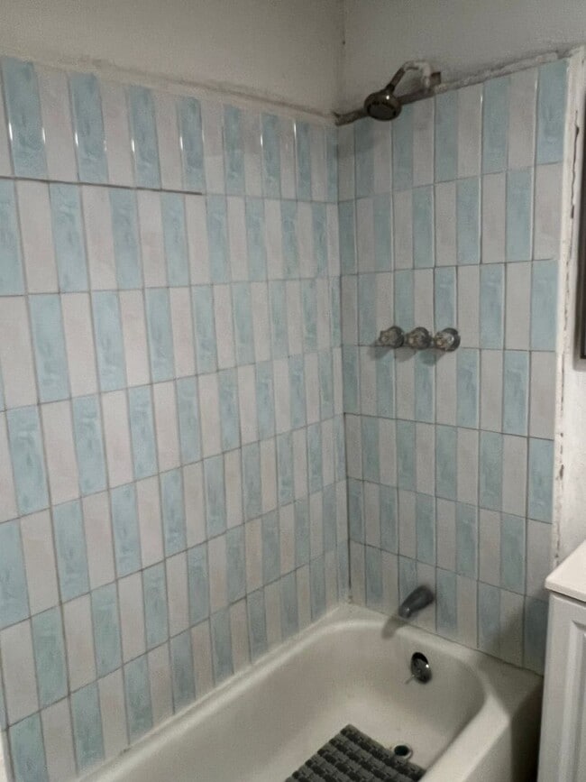 Building Photo - Charming 2BR Duplex in La Porte