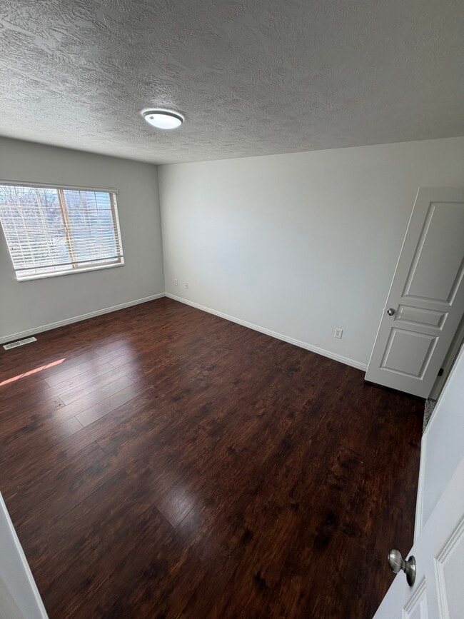 Building Photo - 1540 E 450 N