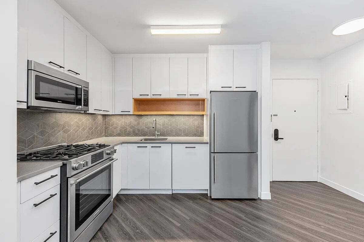 Building Photo - 250 E Houston St