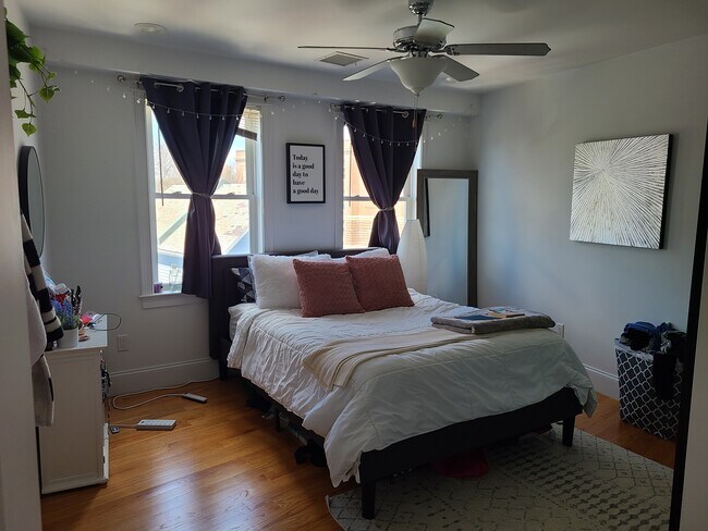 Building Photo - 10 Fern St