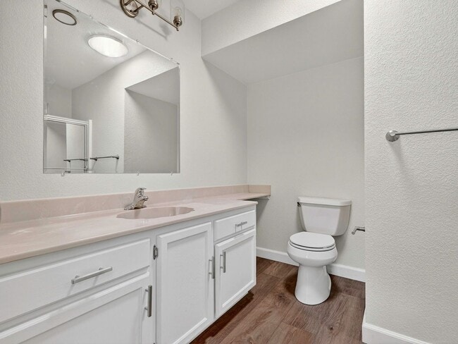 Building Photo - Single level home, convenient, charming neighborhood